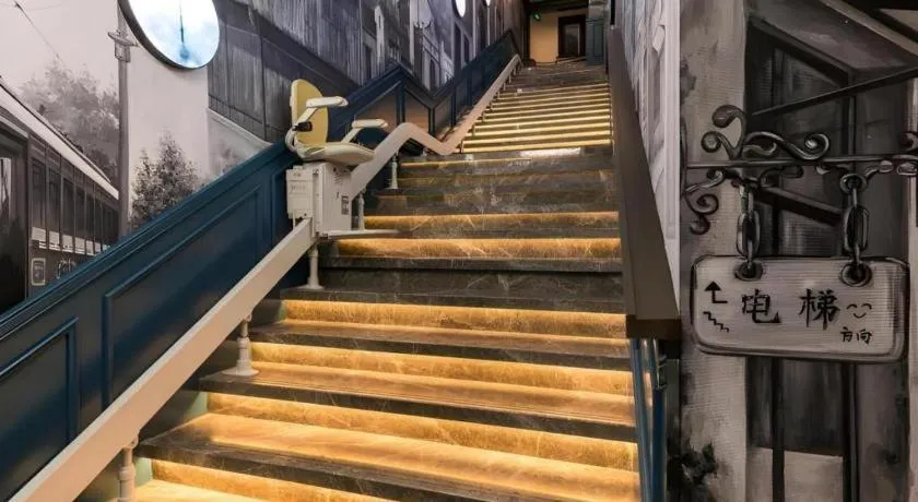 Jinglai Hotel (Shanghai Bund East Nanjing Road pedestrian street )