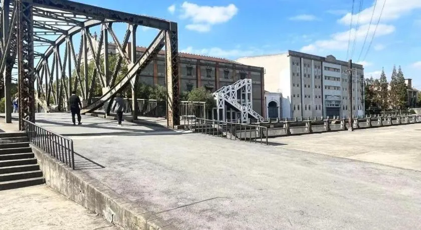 Jinglai Hotel (Shanghai Bund East Nanjing Road pedestrian street )