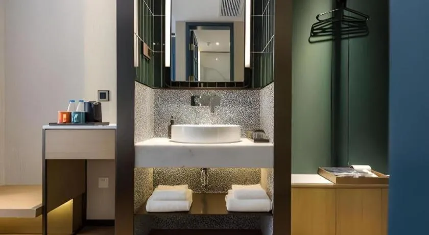 Jinglai Hotel (Shanghai Bund East Nanjing Road pedestrian street )