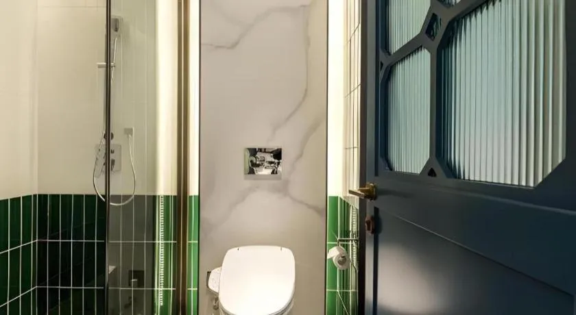 Jinglai Hotel (Shanghai Bund East Nanjing Road pedestrian street )