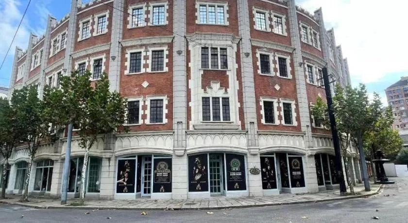 Jinglai Hotel (Shanghai Bund East Nanjing Road pedestrian street )