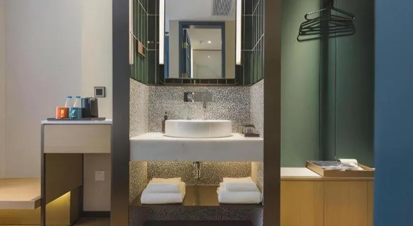 Jinglai Hotel (Shanghai Bund East Nanjing Road pedestrian street )