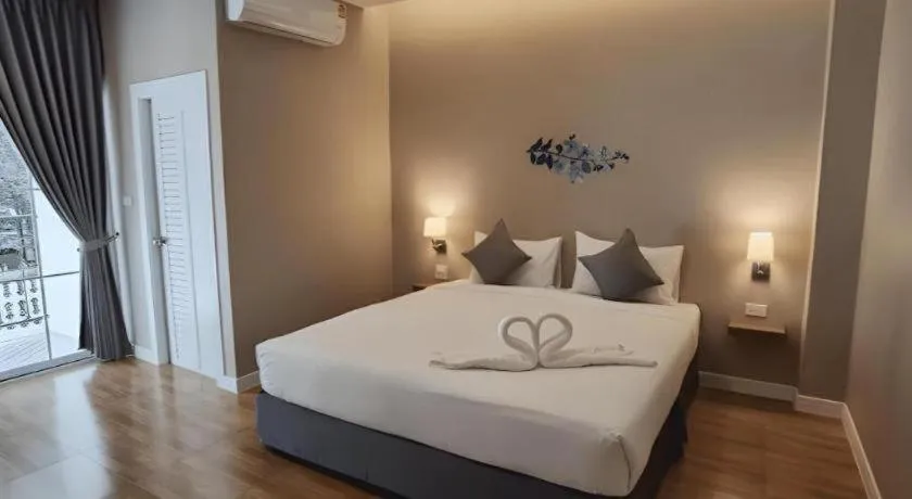 Bed in Thong Prachok Hotel