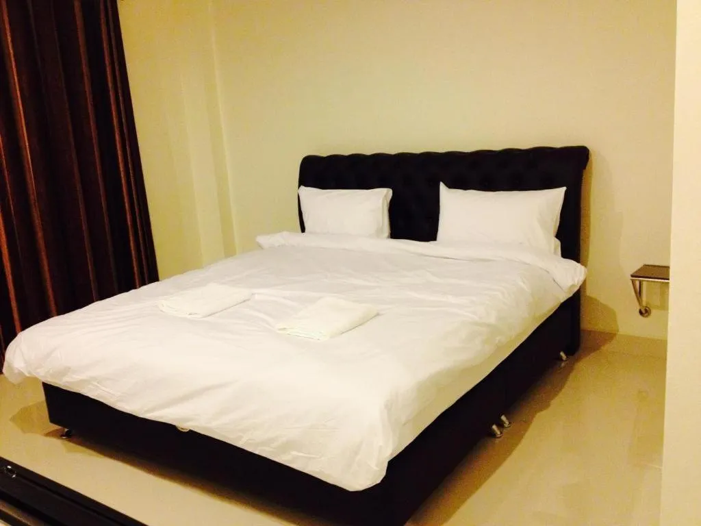 Bed in Niwtara Place Lom Sak Hotel
