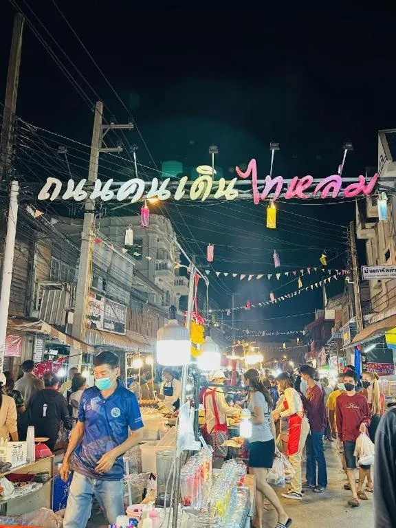 Niwtara Place Lom Sak Hotel