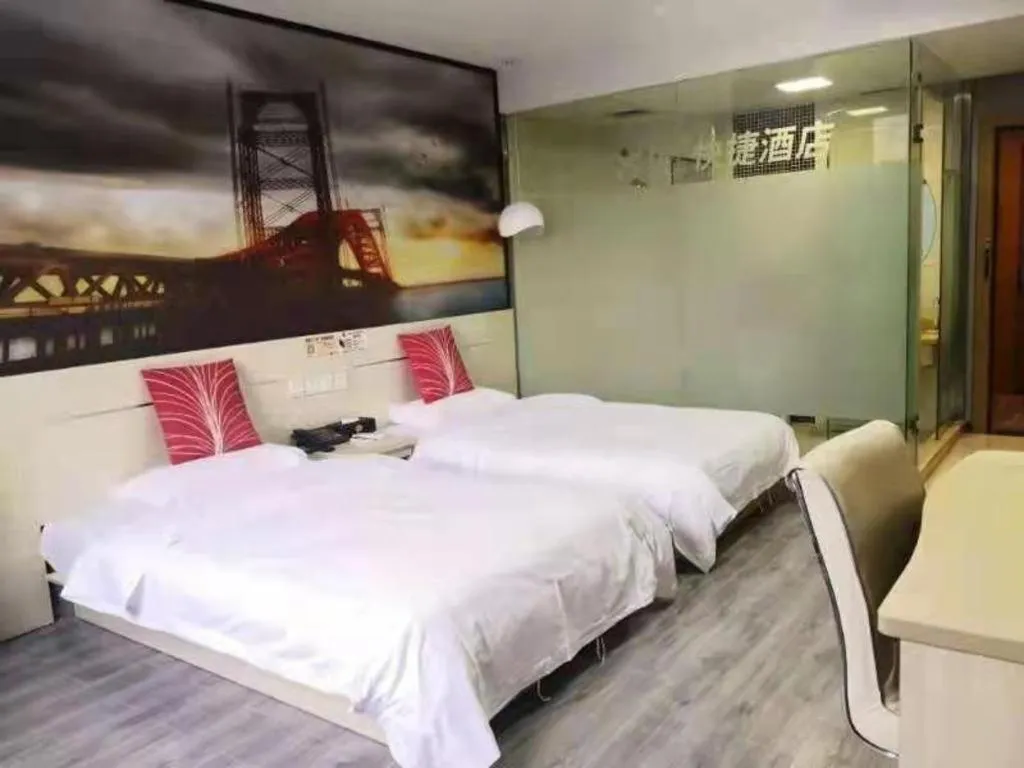 Bed in Thank Hotel Guizhou Longli County Lanban Street Pedestrian Street