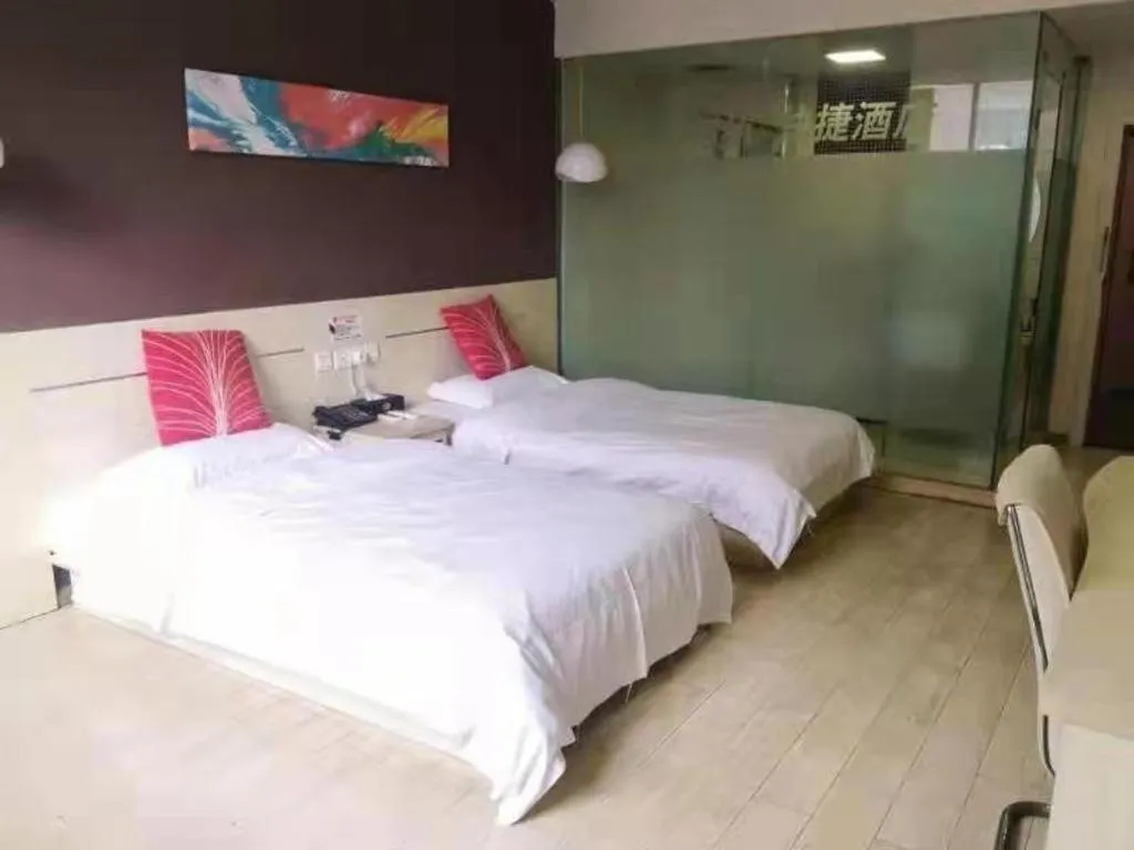 Bed in Thank Hotel Guizhou Longli County Lanban Street Pedestrian Street
