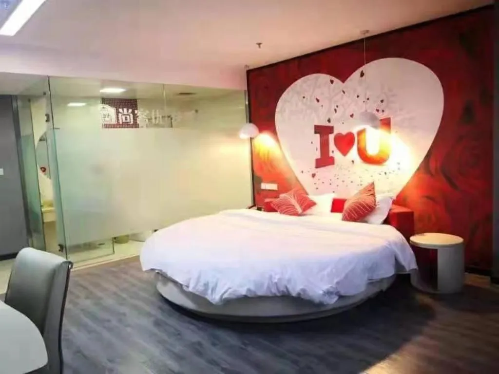 Bed in Thank Hotel Guizhou Longli County Lanban Street Pedestrian Street
