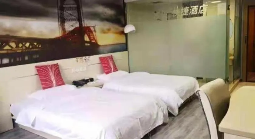 Bed in Thank Hotel Guizhou Longli County Lanban Street Pedestrian Street