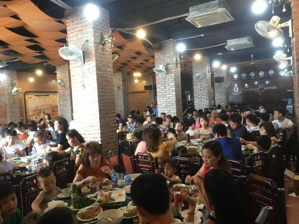 Khách sạn Moonlight Hotel - Mặt biển Hải Tiến