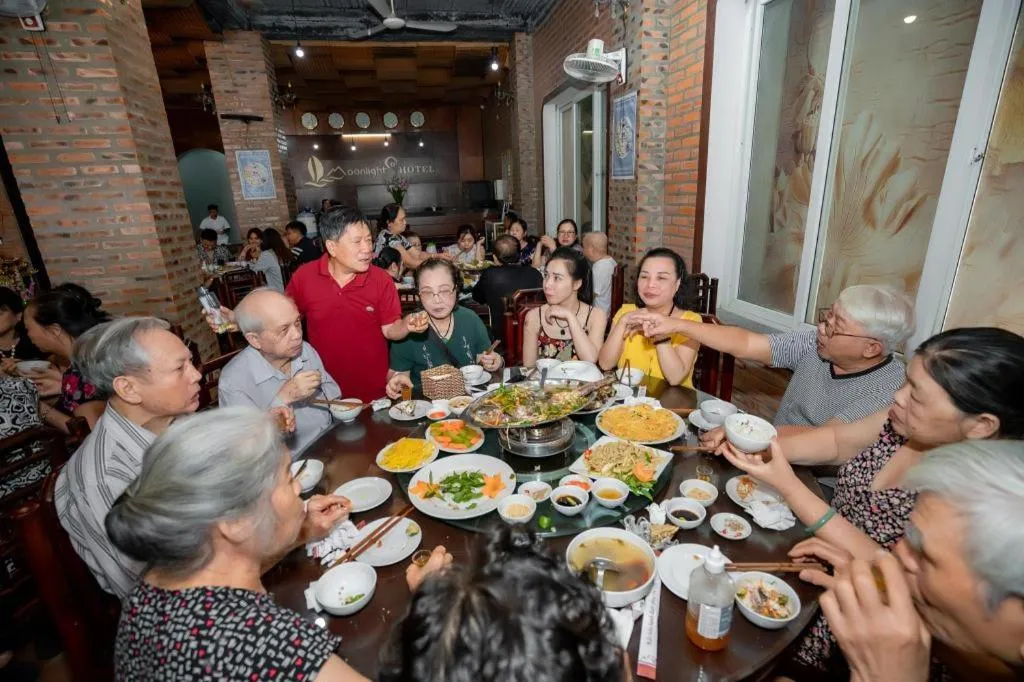 Khách sạn Moonlight Hotel - Mặt biển Hải Tiến