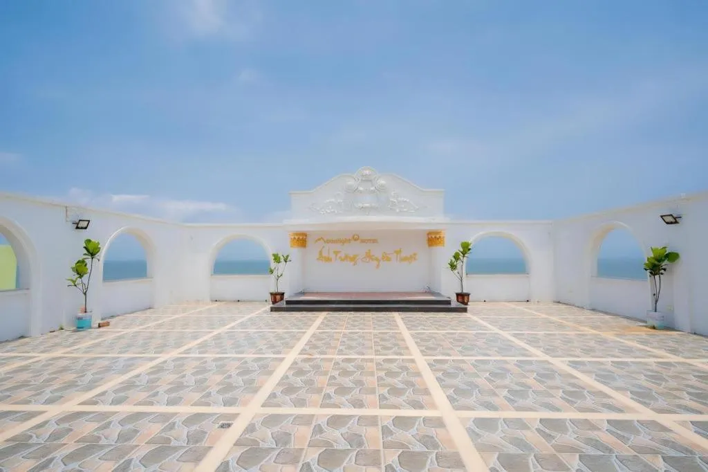 Khách sạn Moonlight Hotel - Mặt biển Hải Tiến