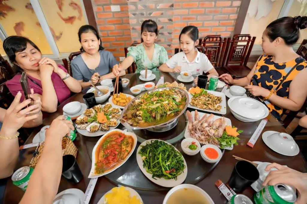 Khách sạn Moonlight Hotel - Mặt biển Hải Tiến