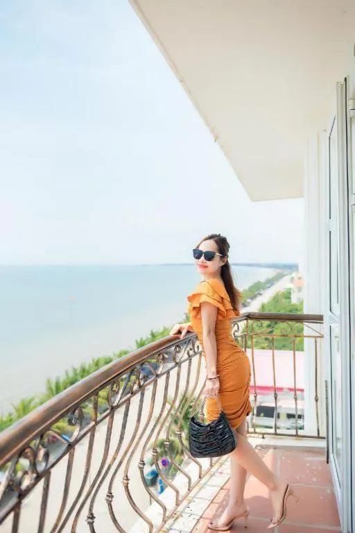 Khách sạn Moonlight Hotel - Mặt biển Hải Tiến