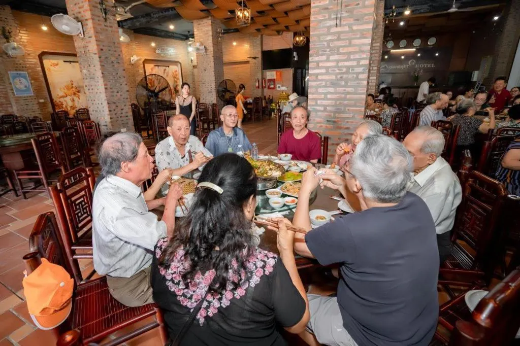 Khách sạn Moonlight Hotel - Mặt biển Hải Tiến