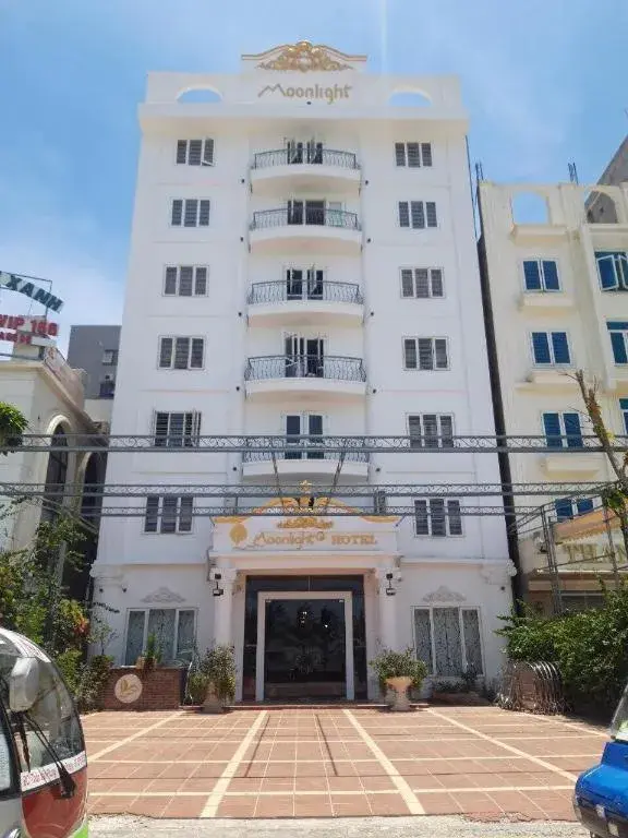 Khách sạn Moonlight Hotel - Mặt biển Hải Tiến Khách sạn Moonlight Hotel - Mặt biển Hải Tiến