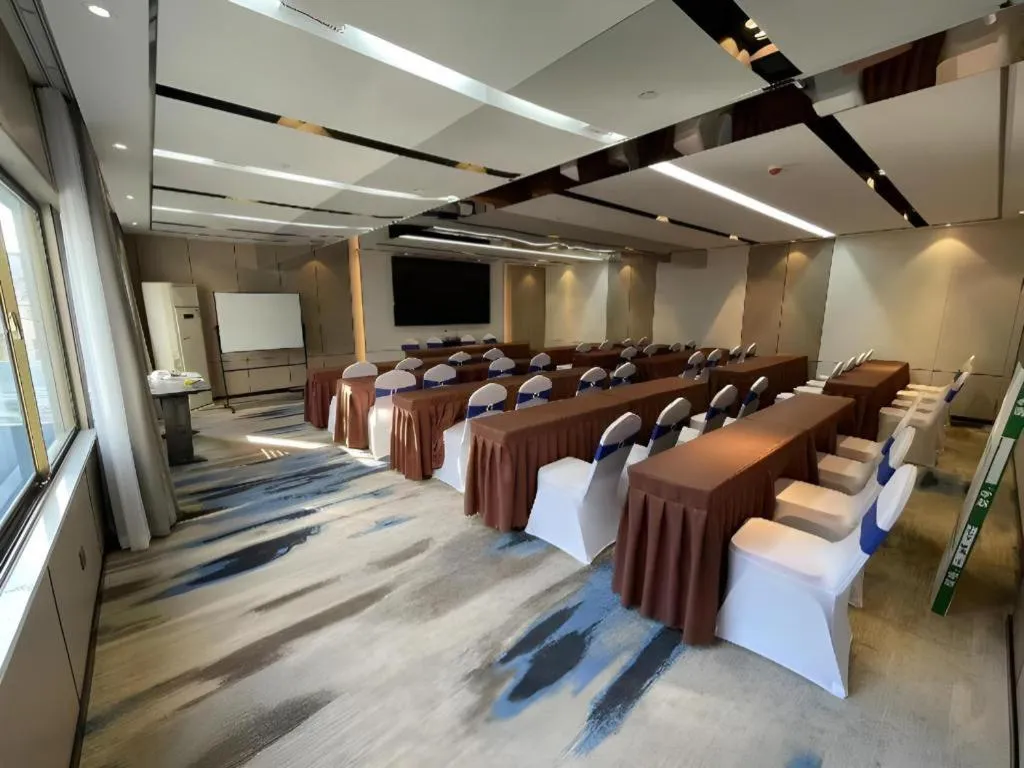 Borrman Hotel Xiantao Wushang Gymnasium