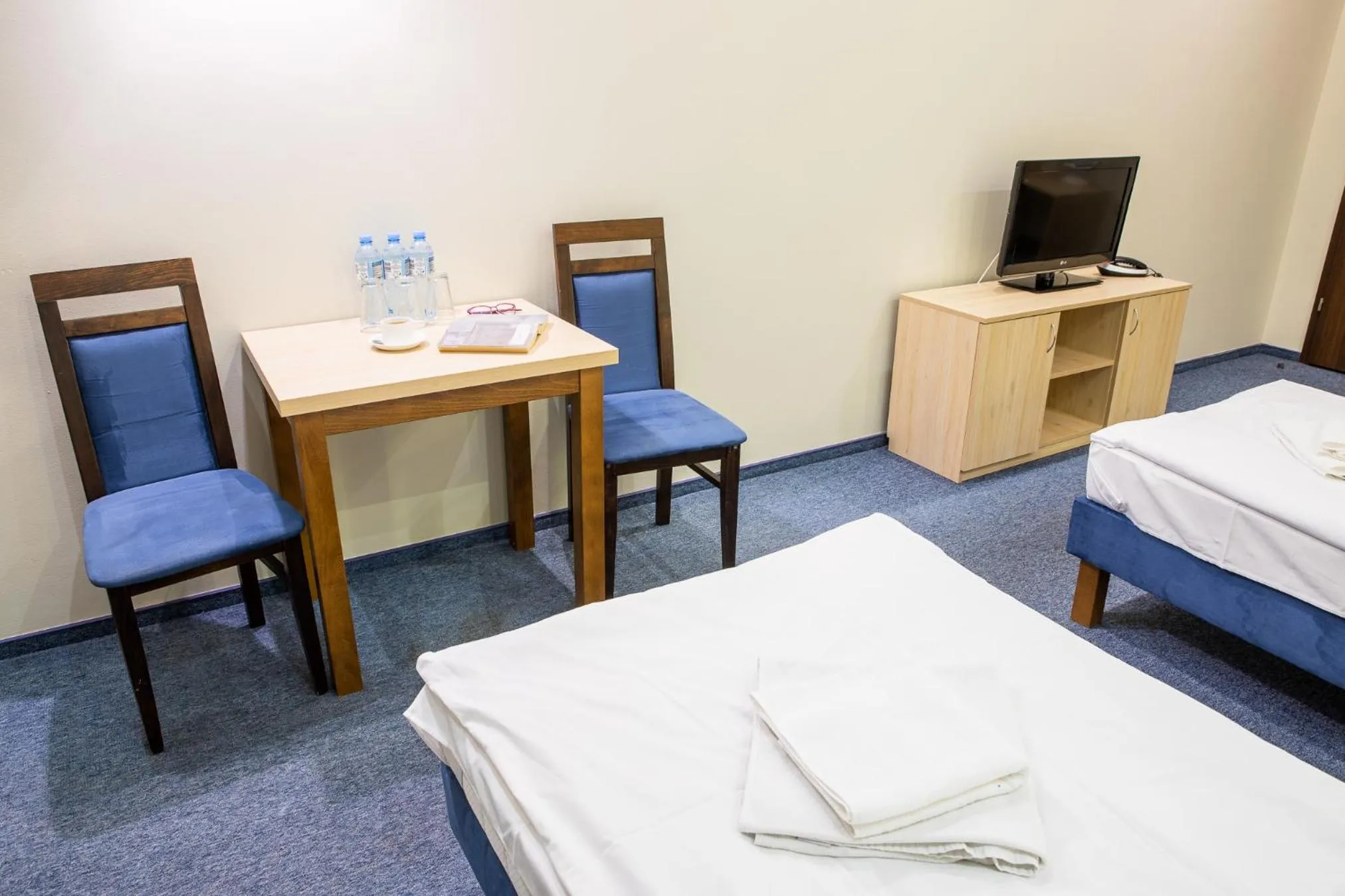 TV and multimedia, Bed in Hotel Kardamon