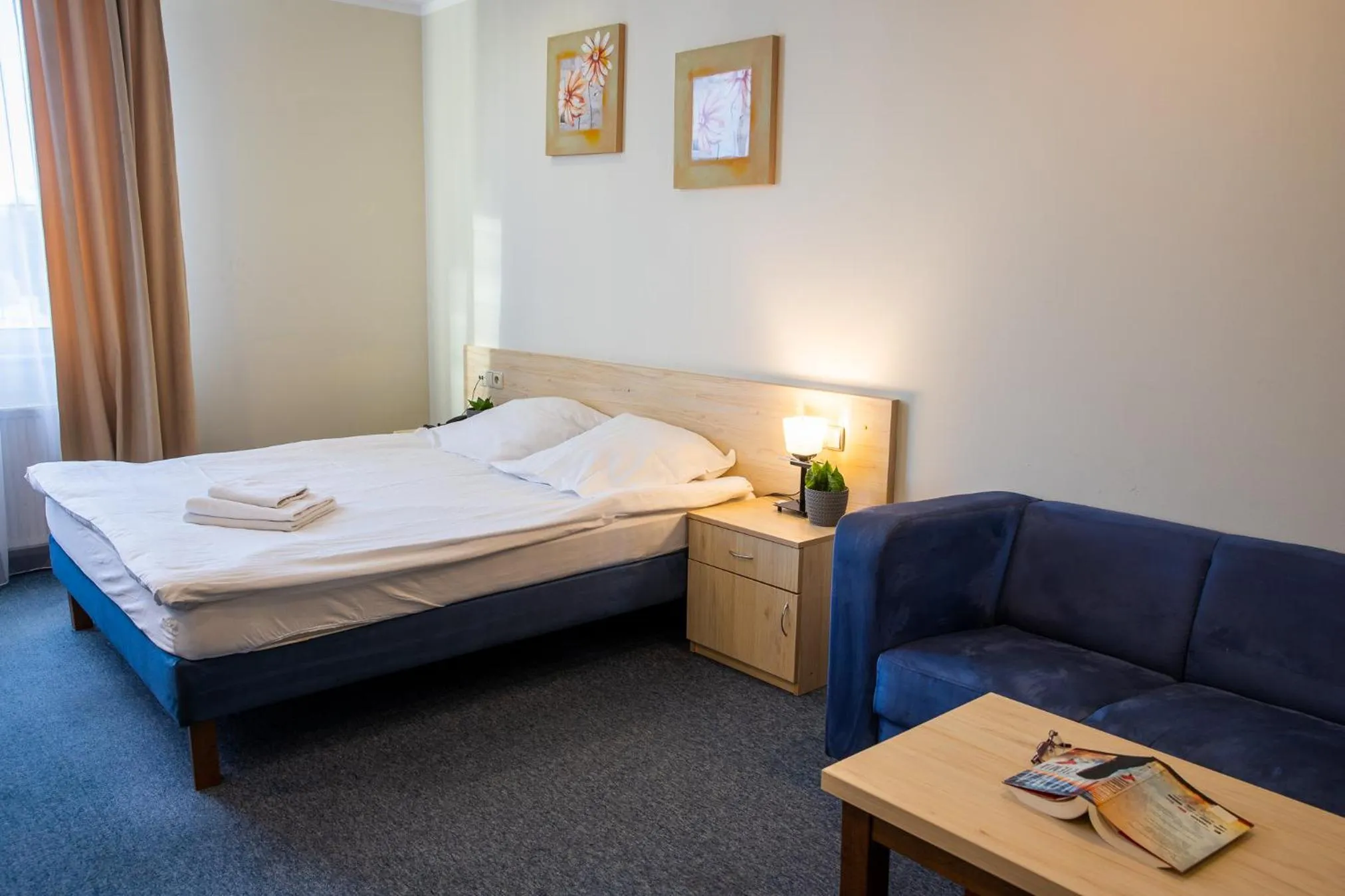 Bed in Hotel Kardamon