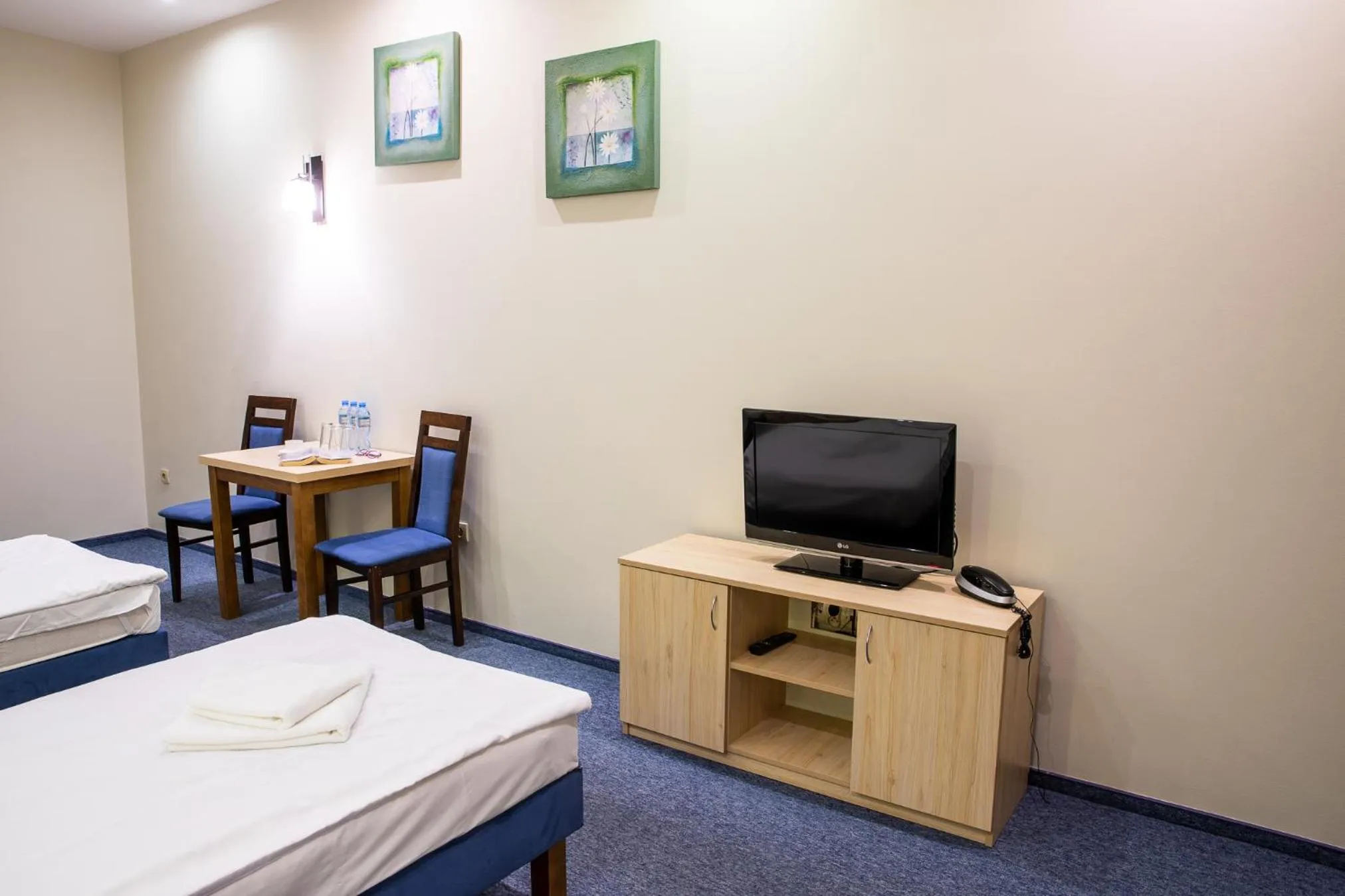 TV and multimedia, Bed in Hotel Kardamon