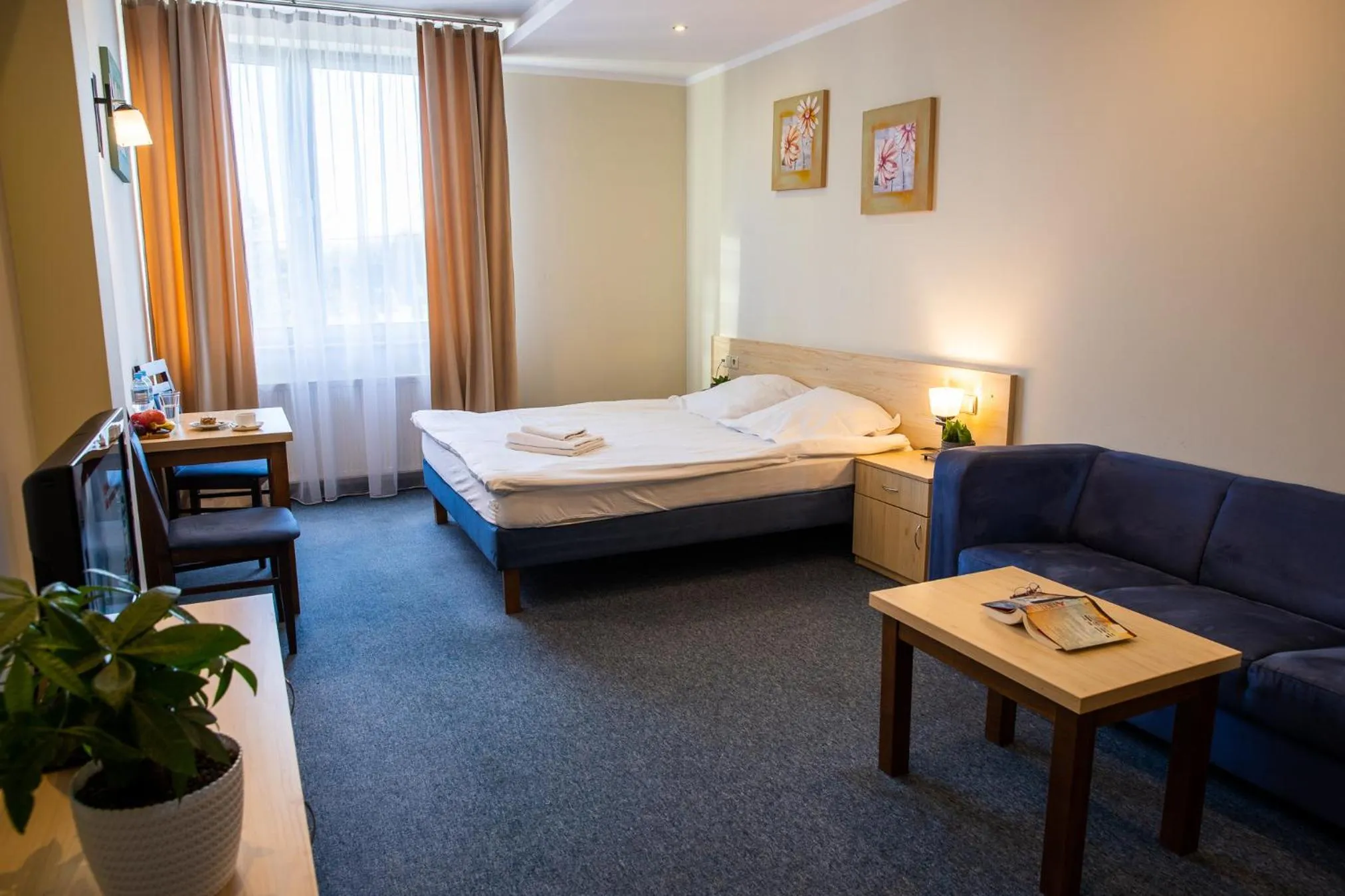 TV and multimedia, Bed in Hotel Kardamon