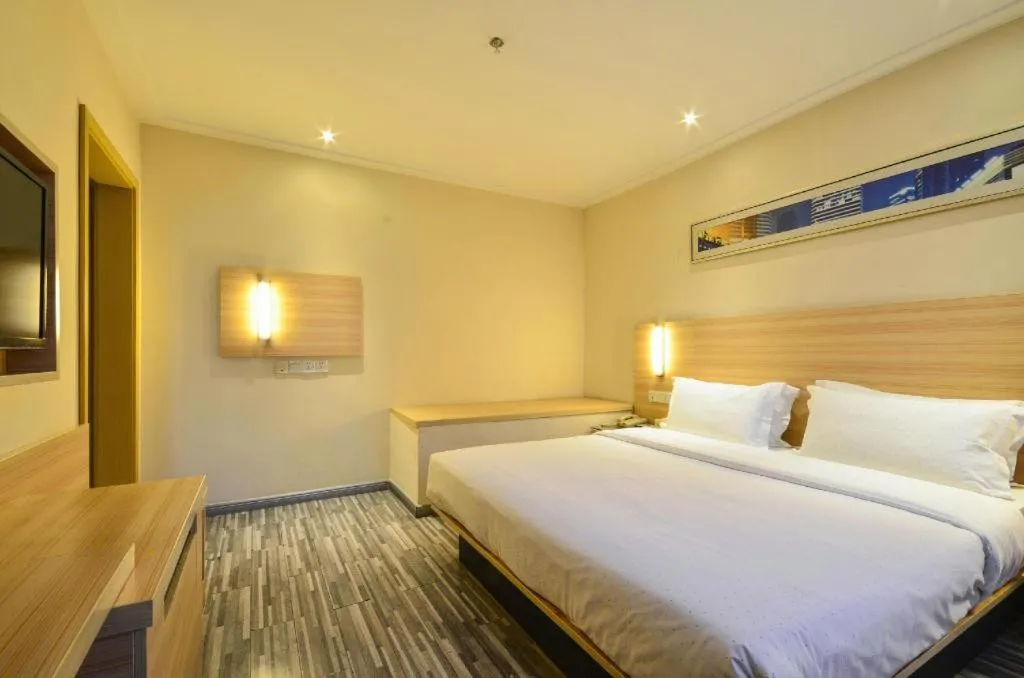 Bed in City Comfort Inn Yichang Wanda Plaza Yunhe Park