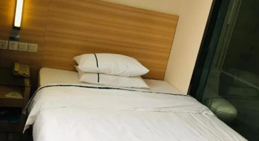 Bed in City Comfort Inn Yichang Wanda Plaza Yunhe Park
