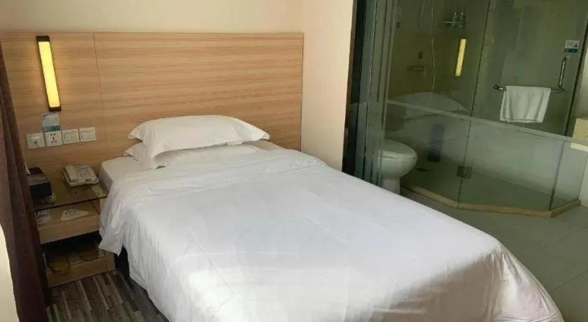 Bed in City Comfort Inn Yichang Wanda Plaza Yunhe Park