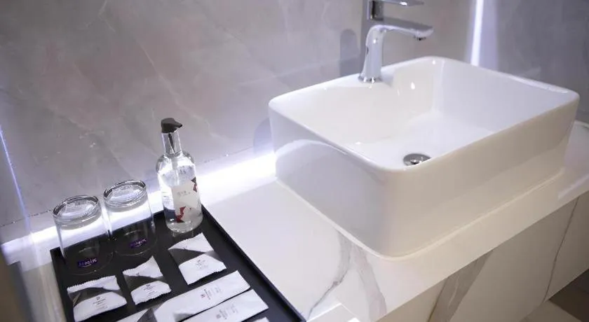 Borrman Hotel Pingyi Beifang Shicaicheng Mingde Road