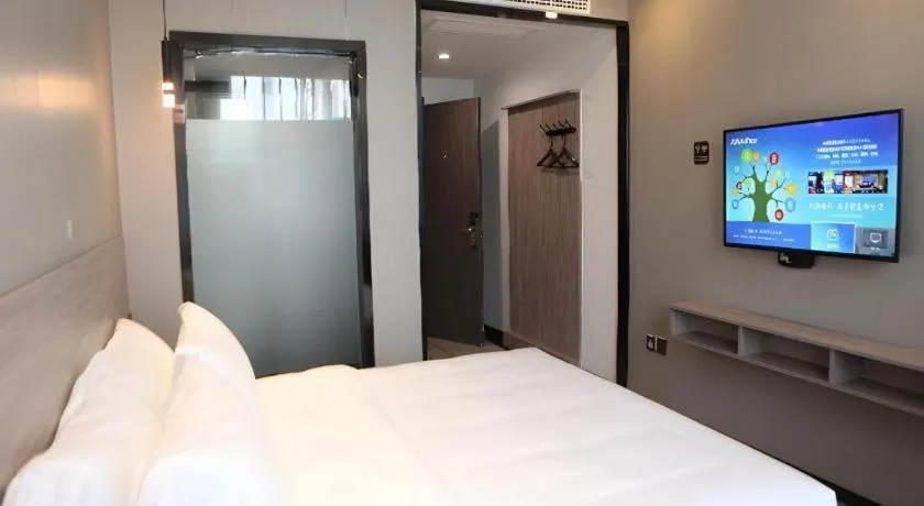 Bed in Borrman Hotel Pingyi Beifang Shicaicheng Mingde Road