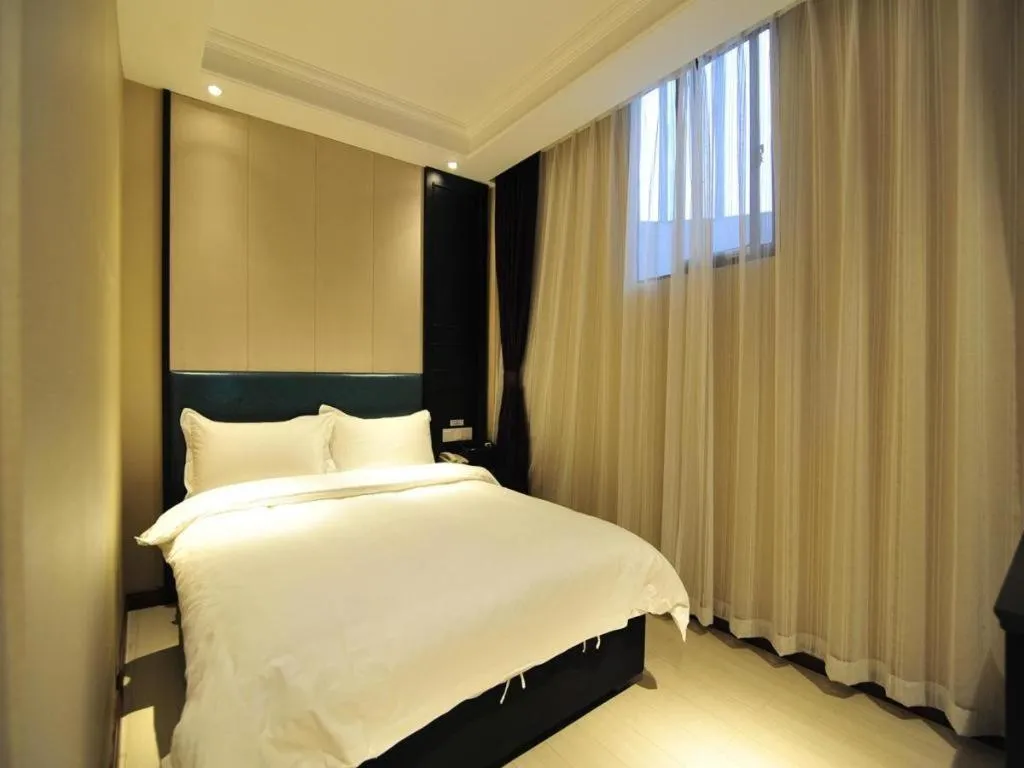 Bed in Super 8 Hotel Guiyang Qianling Park Ruijin North Road