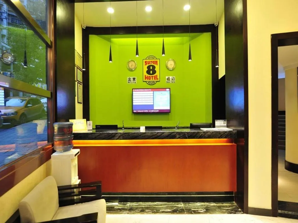 Super 8 Hotel Guiyang Qianling Park Ruijin North Road