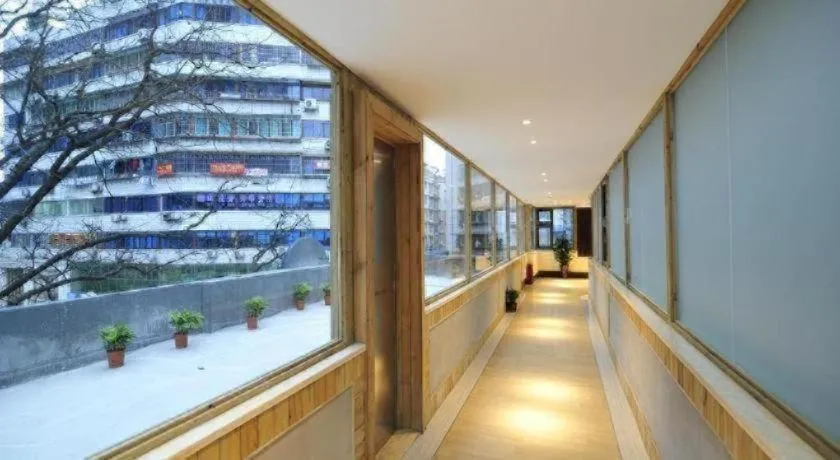 Super 8 Hotel Guiyang Qianling Park Ruijin North Road