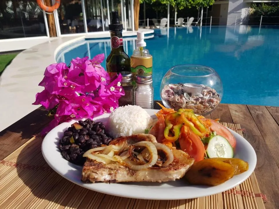 Food and drinks in Seis Playas Hotel