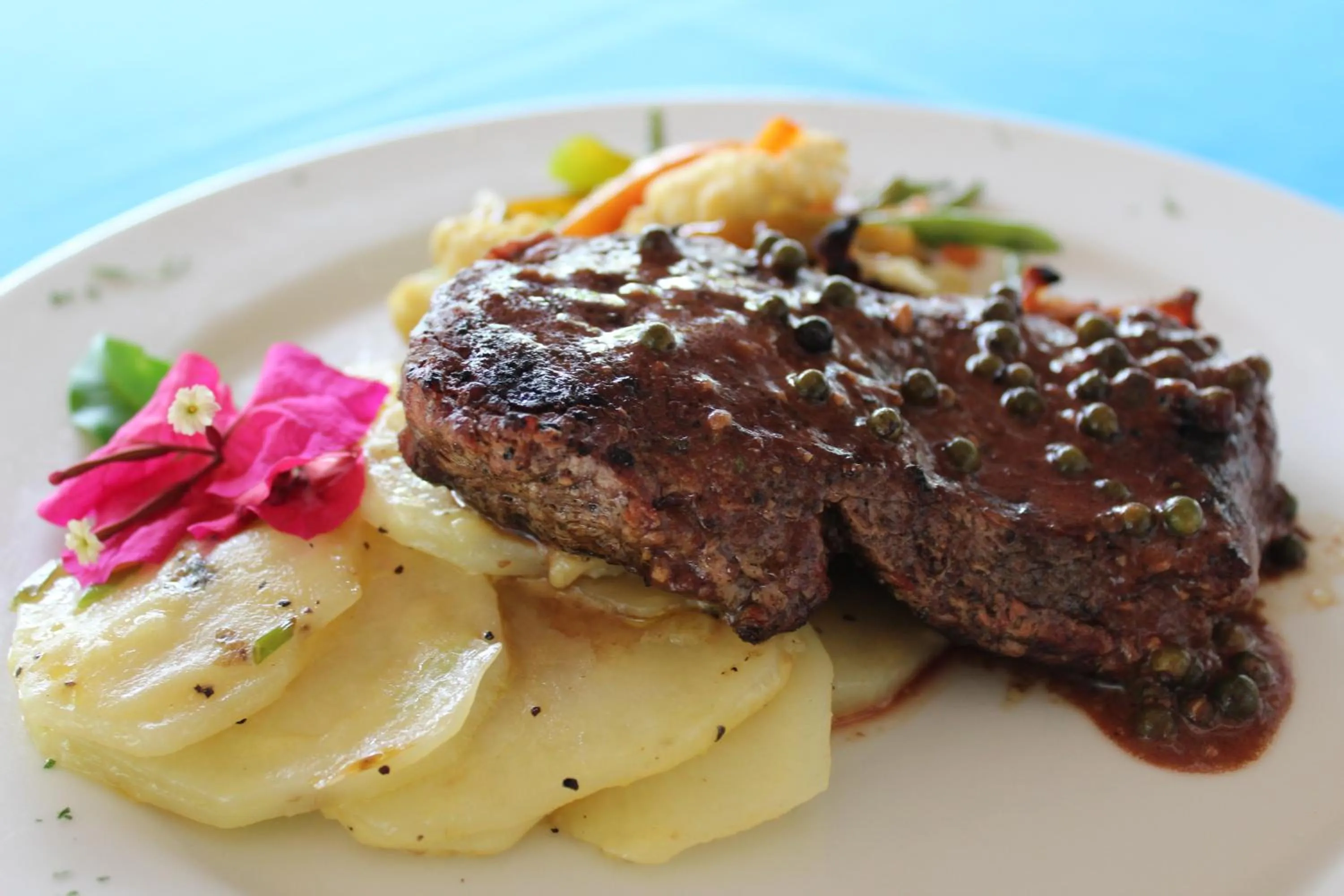 Restaurant/places to eat in Seis Playas Hotel