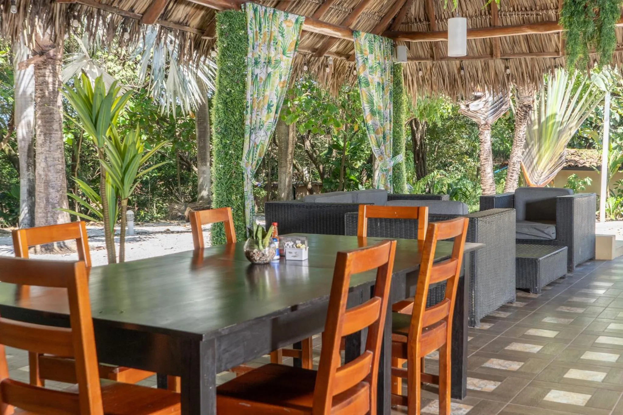 Restaurant/places to eat in Seis Playas Hotel