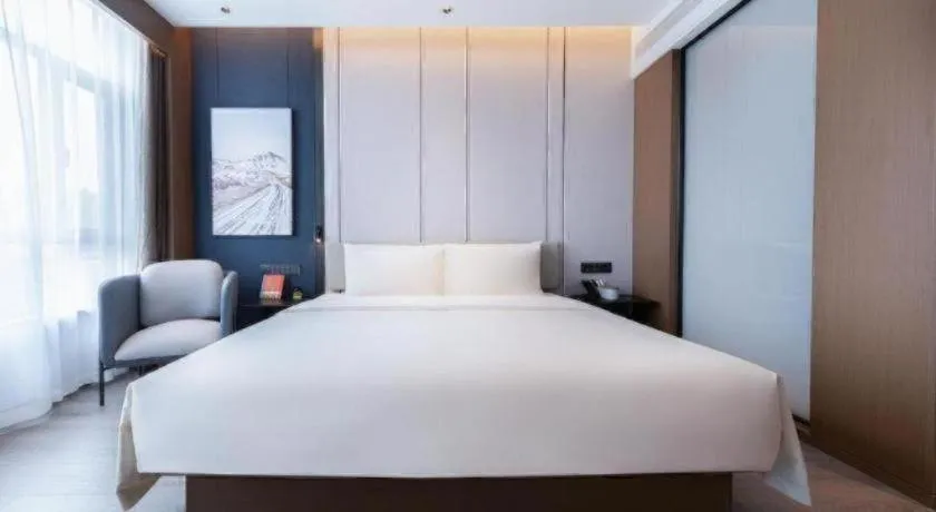 Bed in Atour Hotel Jinan Tangyan Century Avenue