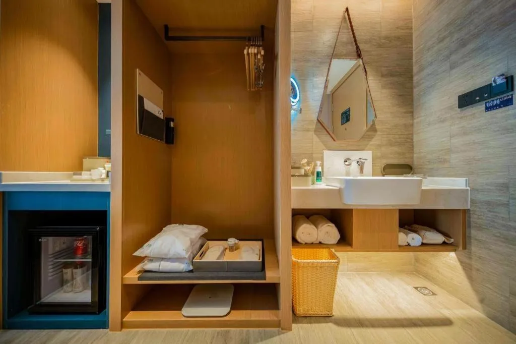 Atour Hotel Nanchang Longding Chadu East Jiefang Road