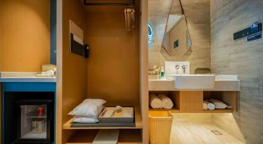 Atour Hotel Nanchang Longding Chadu East Jiefang Road