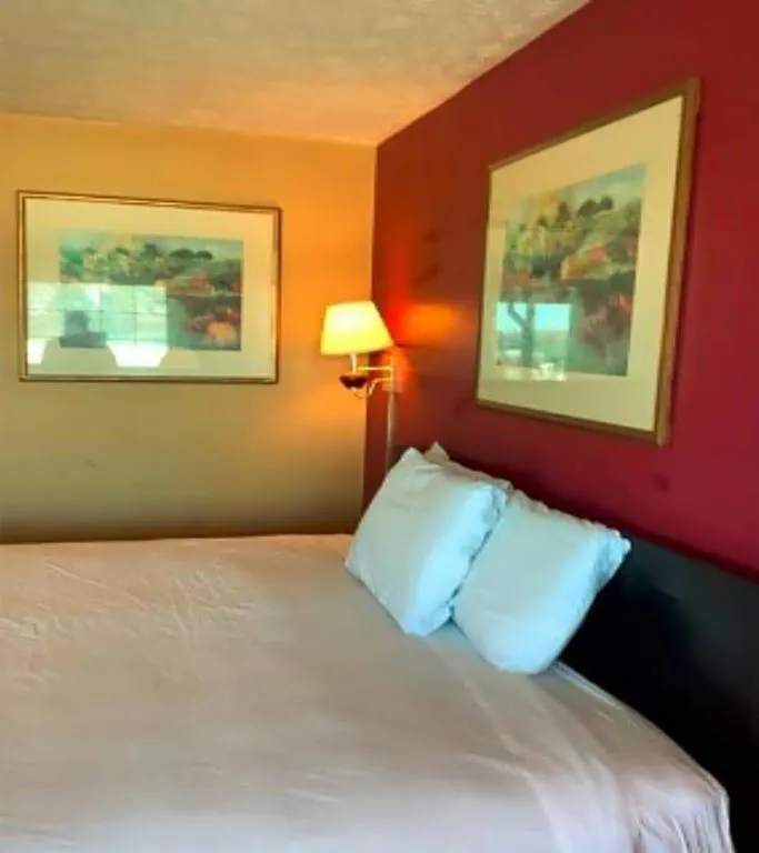 Bed in OYO Hotel Georgia near Fairburn / Atlanta