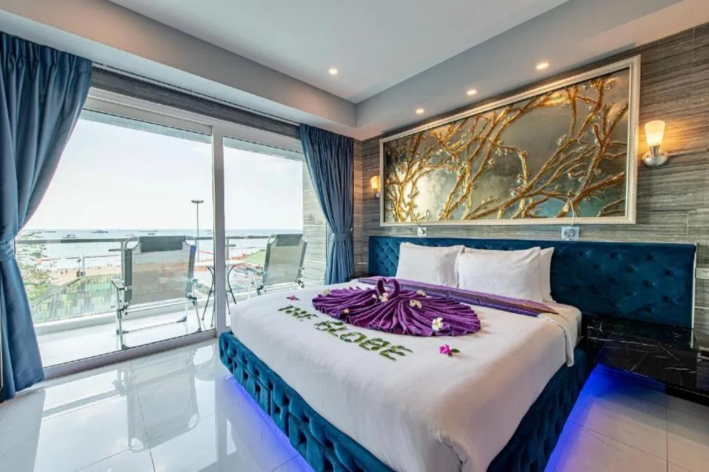 Bed in The Globe Hotel, Bar & Restaurant