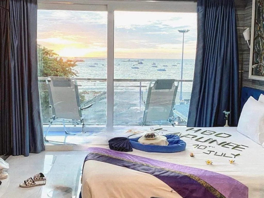 Bed in The Globe Hotel, Bar & Restaurant