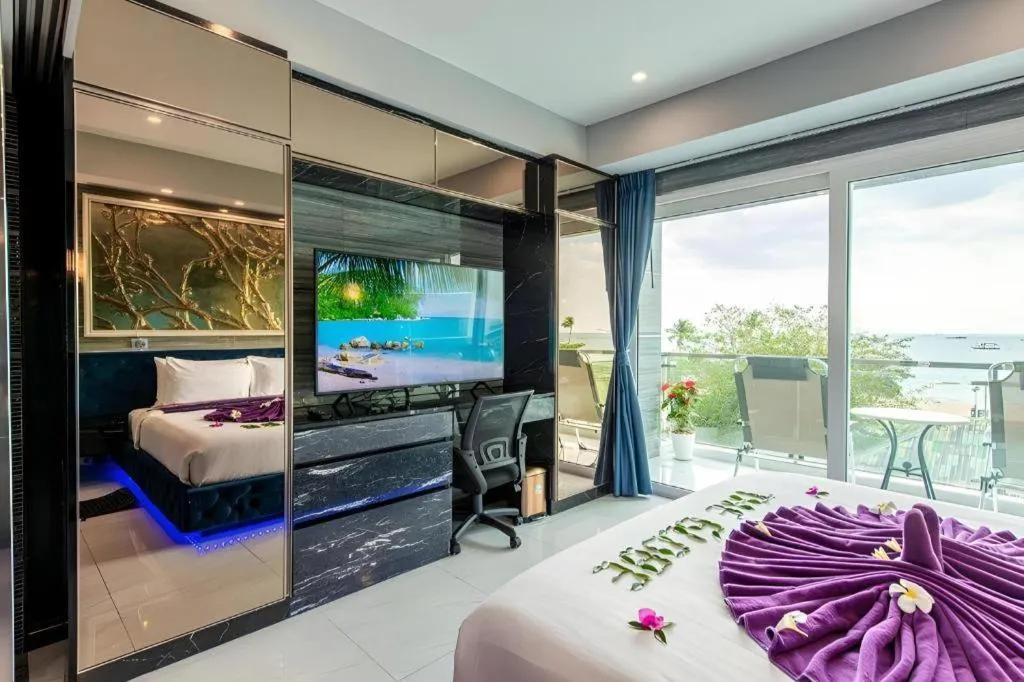 Bed in The Globe Hotel, Bar & Restaurant