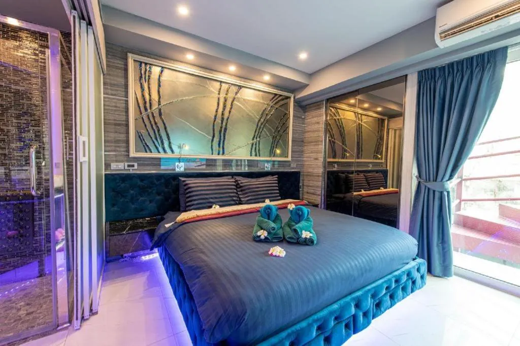 Bed in The Globe Hotel, Bar & Restaurant