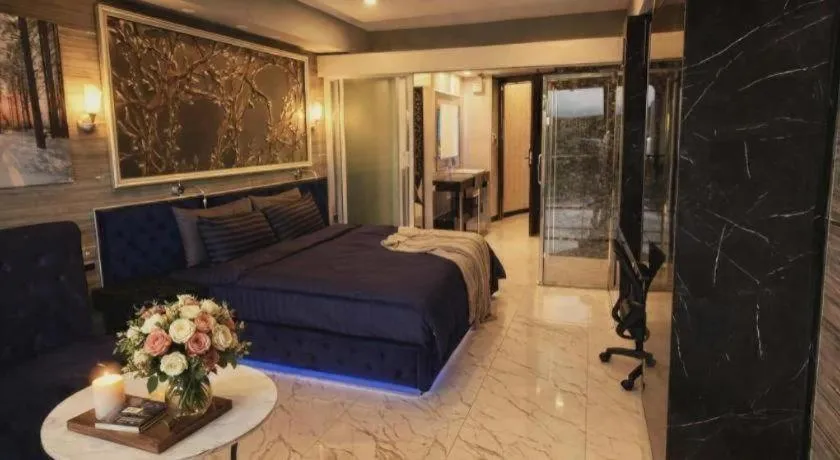 Bed in The Globe Hotel, Bar & Restaurant