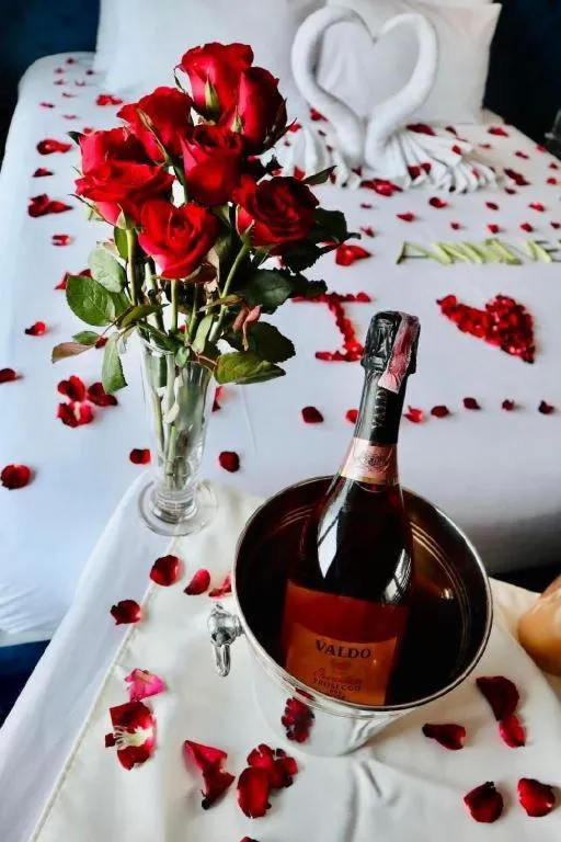 The Globe Hotel, Bar & Restaurant