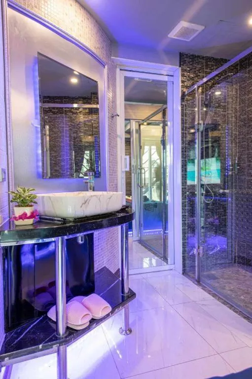 The Globe Hotel, Bar & Restaurant