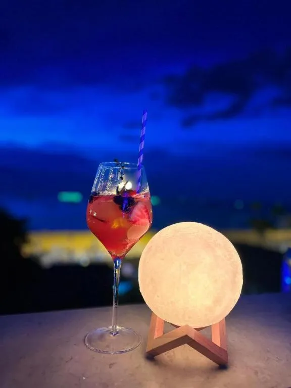 The Globe Hotel, Bar & Restaurant