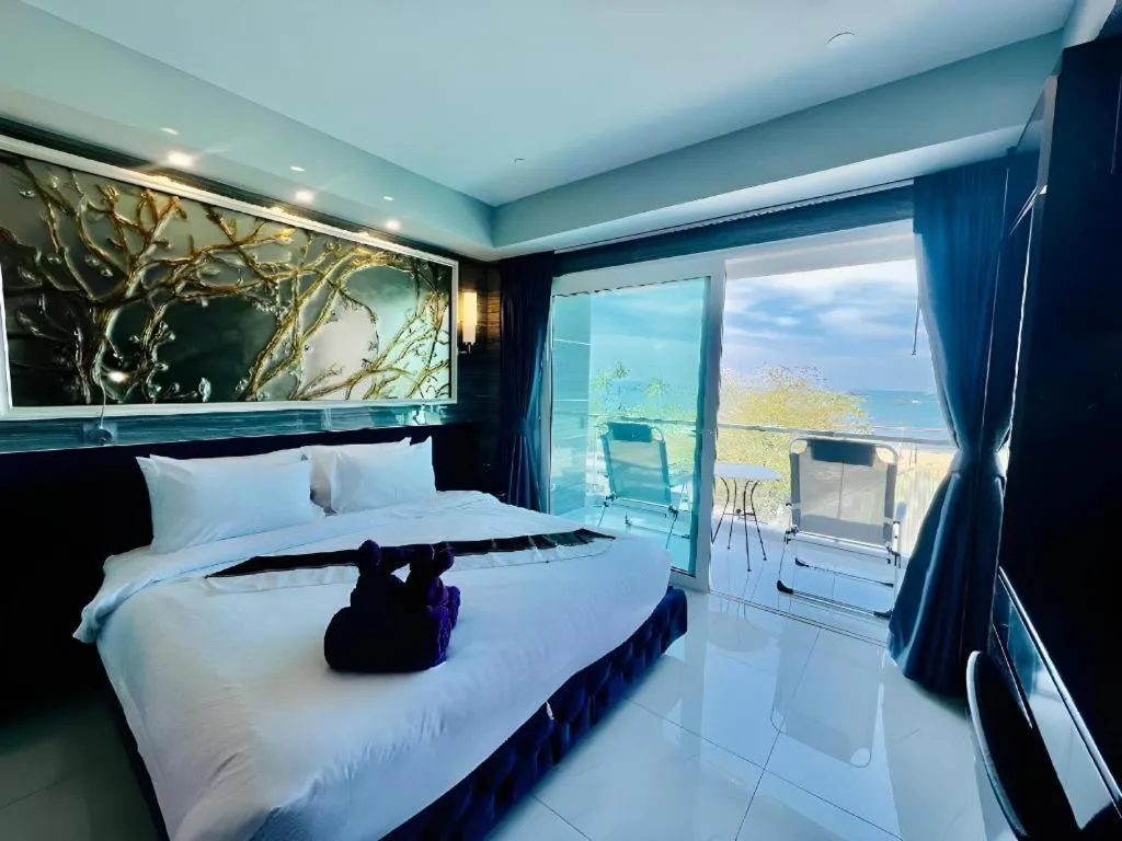 Bed in The Globe Hotel, Bar & Restaurant