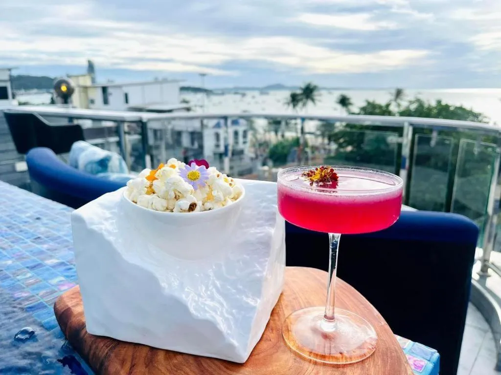 The Globe Hotel, Bar & Restaurant